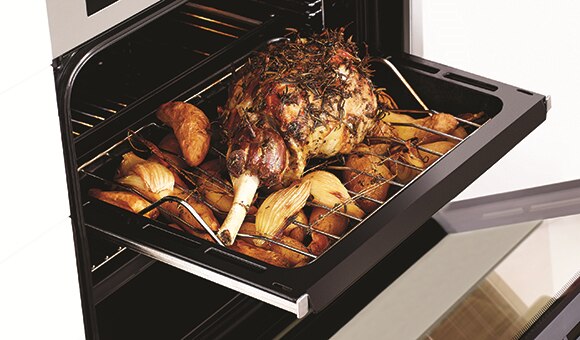 Room for everything with FamilySize Ovens