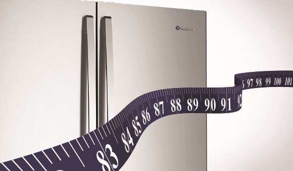 Designed to fit a 90cm space with a huge 605L capacity