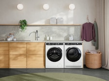 8kg UltimateCare 700 heat pump dryer with 3D Sense White