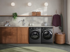 9kg UltimateCare 700 heat pump dryer with 3D Sense Dark Onyx
